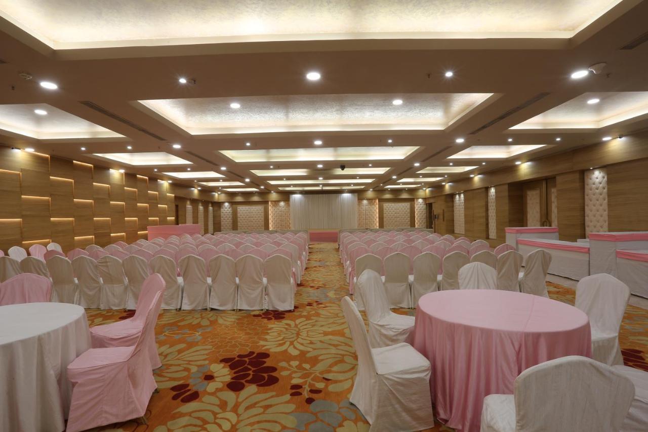 Ymca International Centre Otel Amhedabad Dış mekan fotoğraf